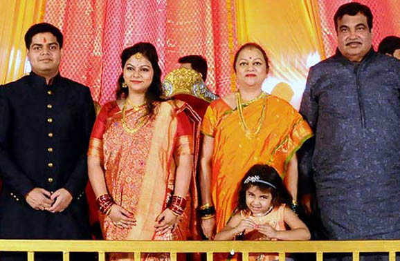 gadkari-daughter-wedding