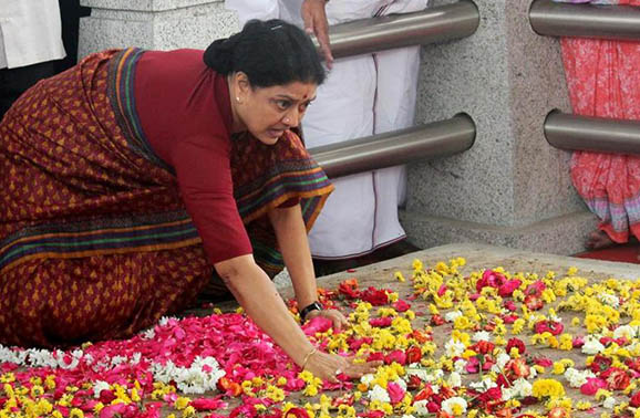 confidante-jayalalithaa-sasikala-minister-secretary-jayalalithaa-munnetra