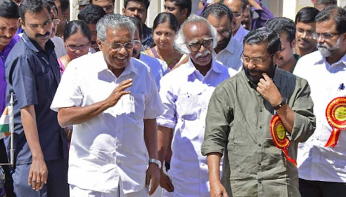 pinarayi-on-KOCHI-METRO-inaguration