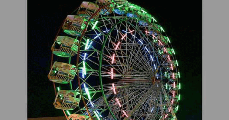 giant wheel trolley car crashes GIRL KILLED