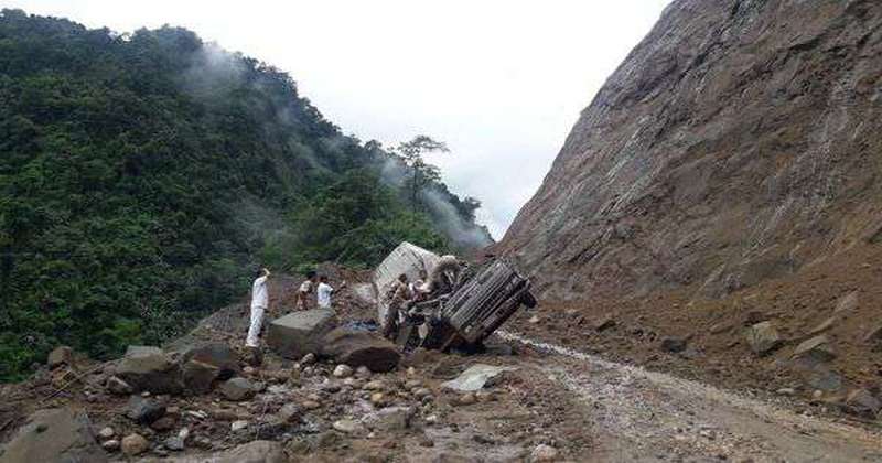 ARUNACHAL LAND SLIDE POLICE JEEP