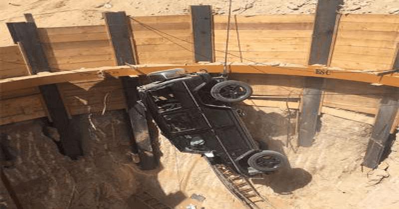 car falls in to the pit dug for construction works