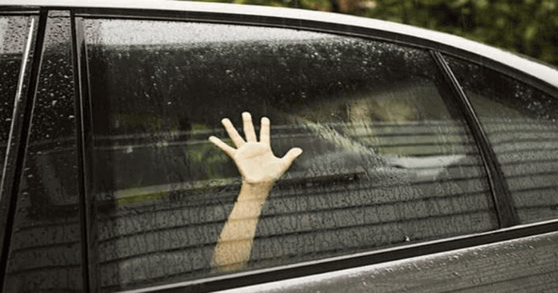 Fujairah Two children STUCK car