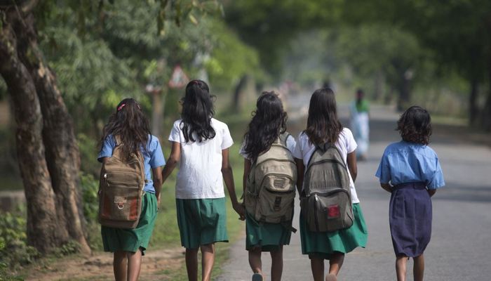 STUDENST GOING TO SCHOOL