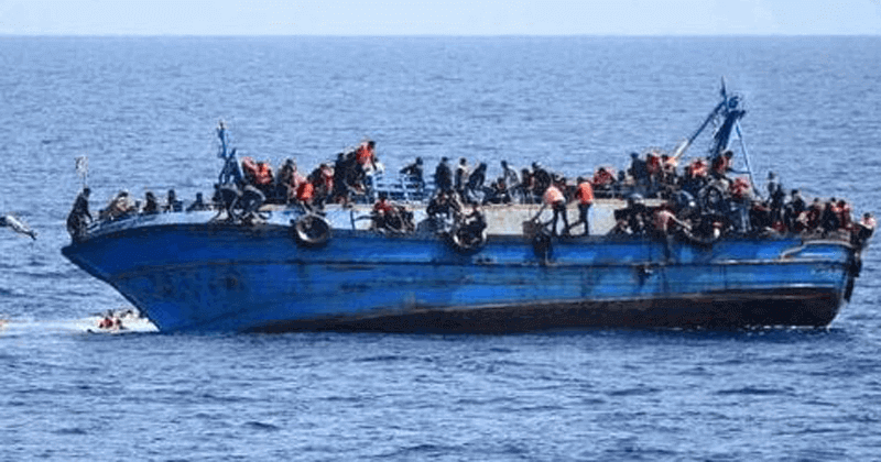 BOAT WITH 160 REFUGEES SINKS