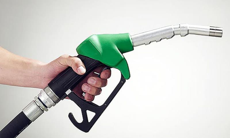 Petrol-nozzle-in-hand