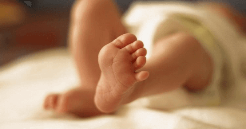 MIGRANT WORKER GIVE BIRTH IN AUTO