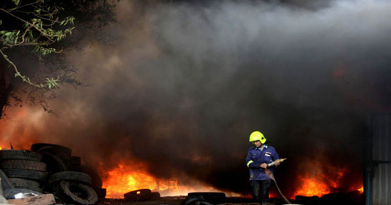 delhi slum fire